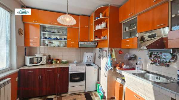 Продава 3-стаен, гр. ловеч, широк център