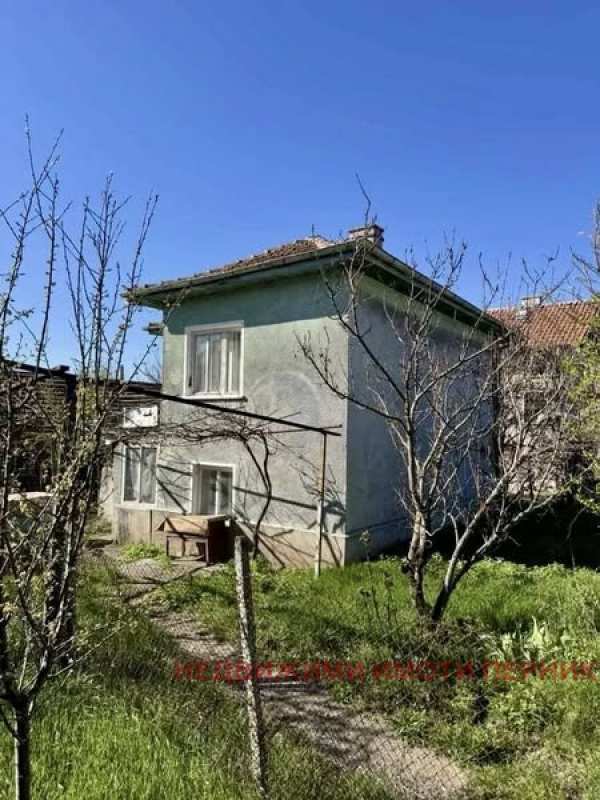 Продава къща, с. лобош, област перник