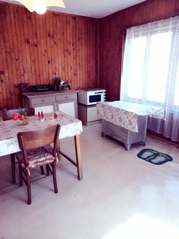 Продава  къща с. Лесичово, област Пазарджик
      75 кв.м