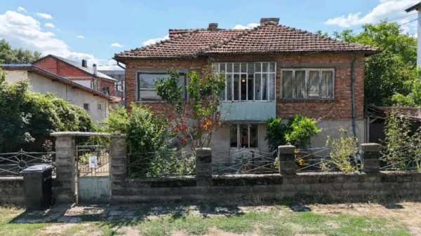 Продава  къща гр. Долни чифлик, област Варна
      183 кв.м