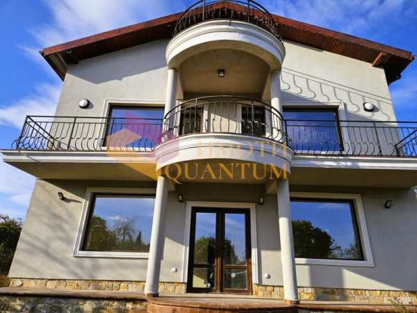 Продава  къща с. Равна гора, област Варна
      216 кв.м