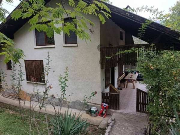 Продава  къща с. Гложене, област Ловеч
      136 кв.м