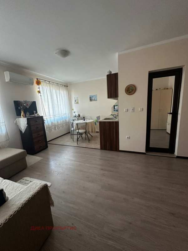 Продава  1-стаен с. Кошарица, област Бургас
      33 кв.м