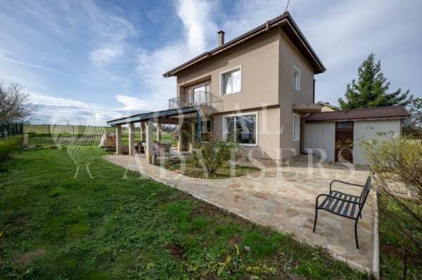 Продава къща, с. куманово, област варна