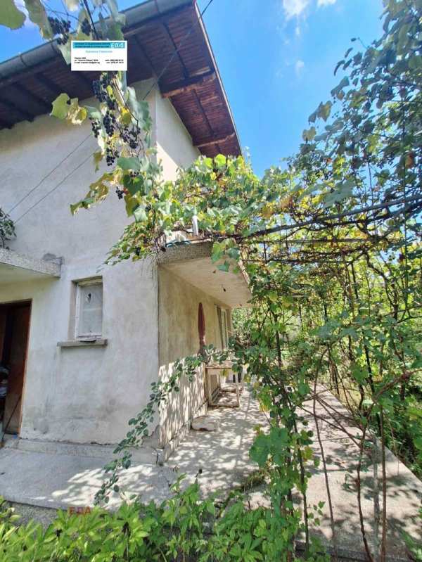 Продава  къща с. Кленовик, област Перник
      65 кв.м