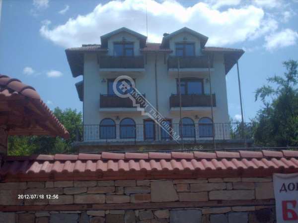 Продава  хотел с. Боженците, област Габрово
      447 кв.м