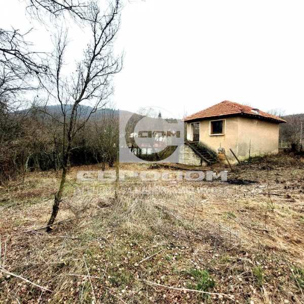Продава парцел, с. остра могила, област стара загора