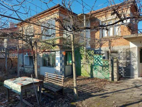 Продава  къща с. Ясно поле, област Пловдив
      100 кв.м