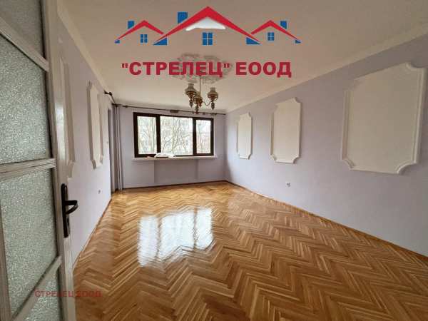 Продава 4-стаен, гр. добрич, център