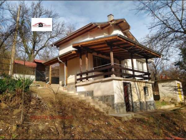 Продава  къща с. Габровци, област Велико Търново
      160 кв.м