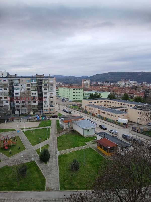 Продава 3-стаен, гр. ловеч, червен бряг