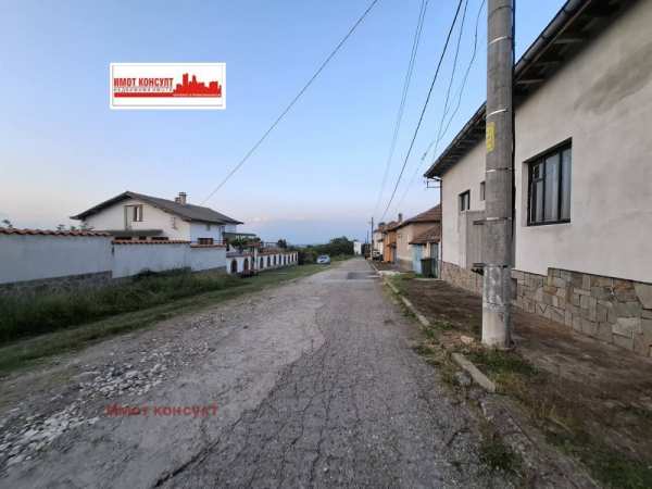 Продава  къща с. Червен, област Пловдив
      100 кв.м