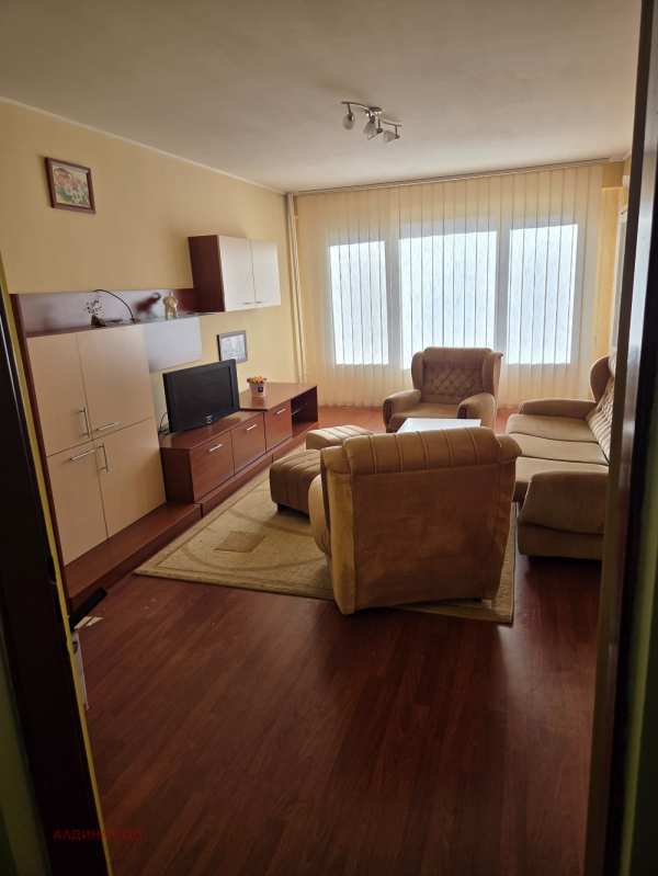 Дава под наем 3-стаен, гр. перник, мошино