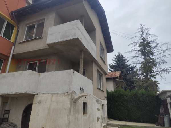 Продава  къща с. Змейово, област Стара Загора
      140 кв.м
