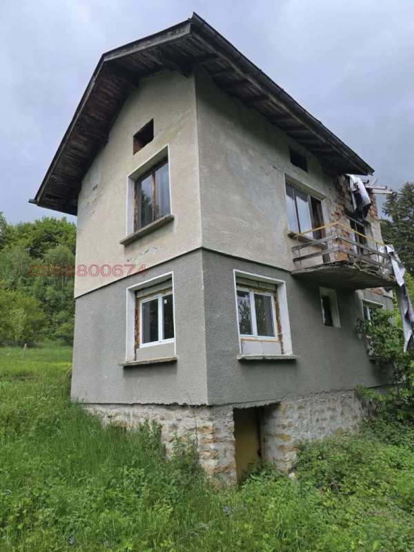 Продава  къща с. Гинци, област София
      100 кв.м
