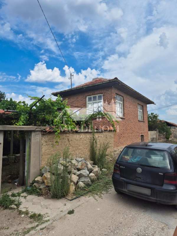 Продава  къща с. Дълго поле, област Пловдив
      140 кв.м