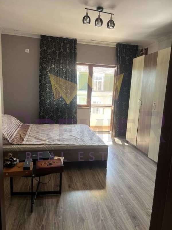 Продава 4-стаен, гр. бургас, център