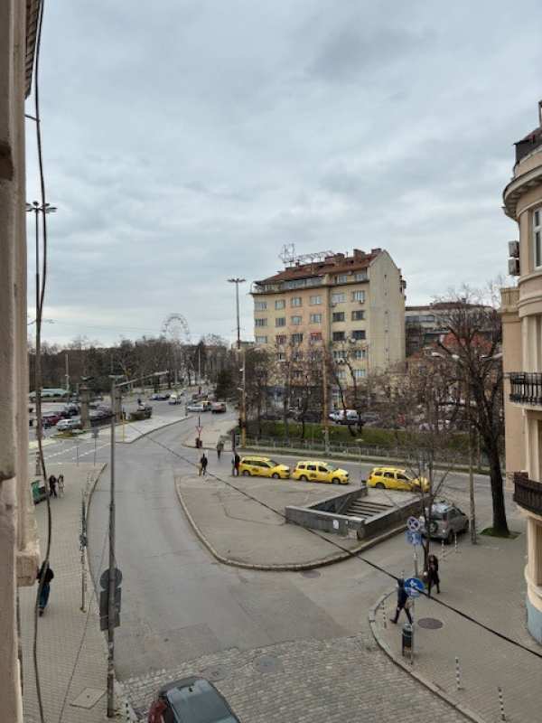 Продава 4-стаен, гр. софия, център