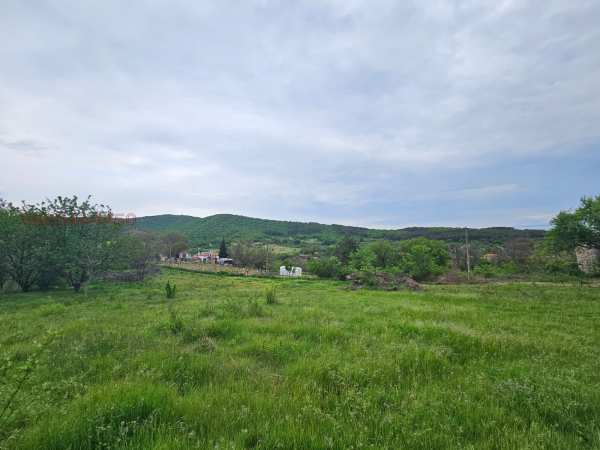 Продава парцел, с. средно градище, област стара загора