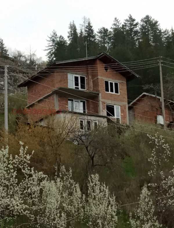 Продава къща, с. момчиловци, област смолян