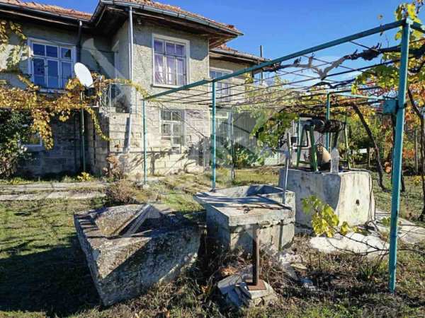 Продава  къща с. Кривня, област Варна
      130 кв.м