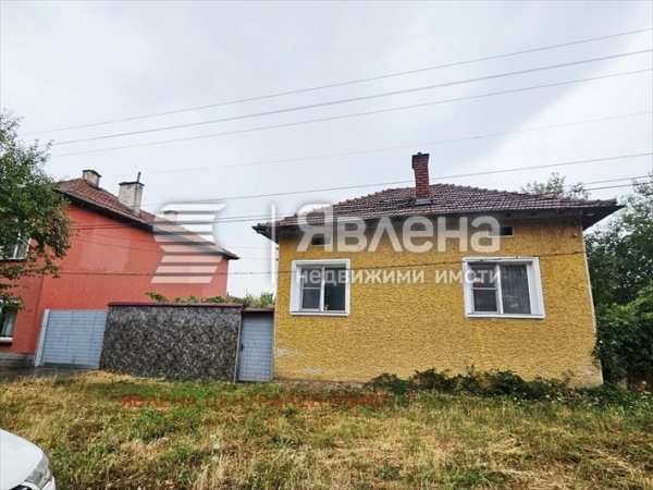 Продава  къща с. Телиш, област Плевен
      610 кв.м