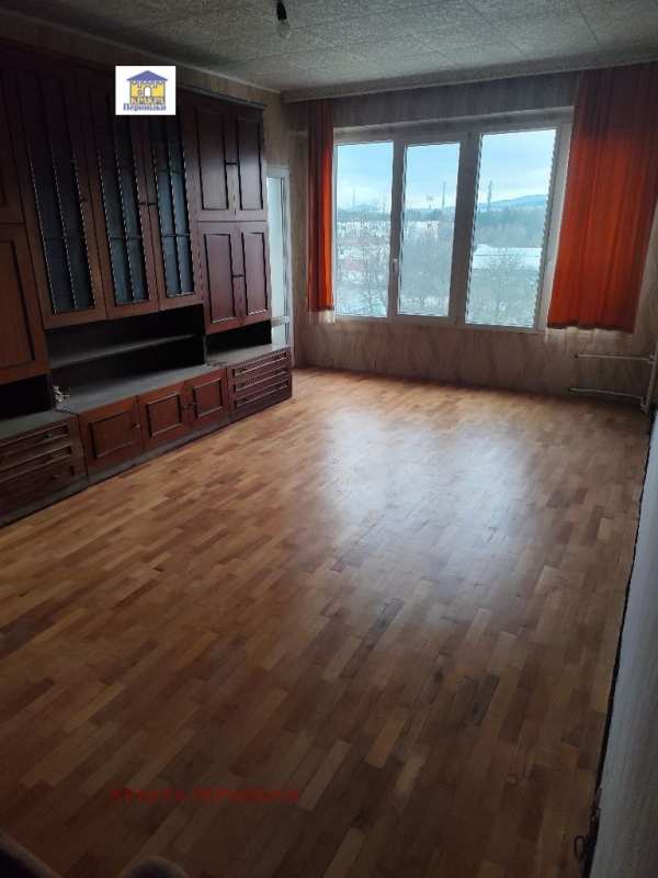 Продава 3-стаен, гр. перник, изток