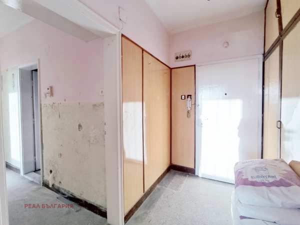 Продава 2-стаен, гр. русе, широк център