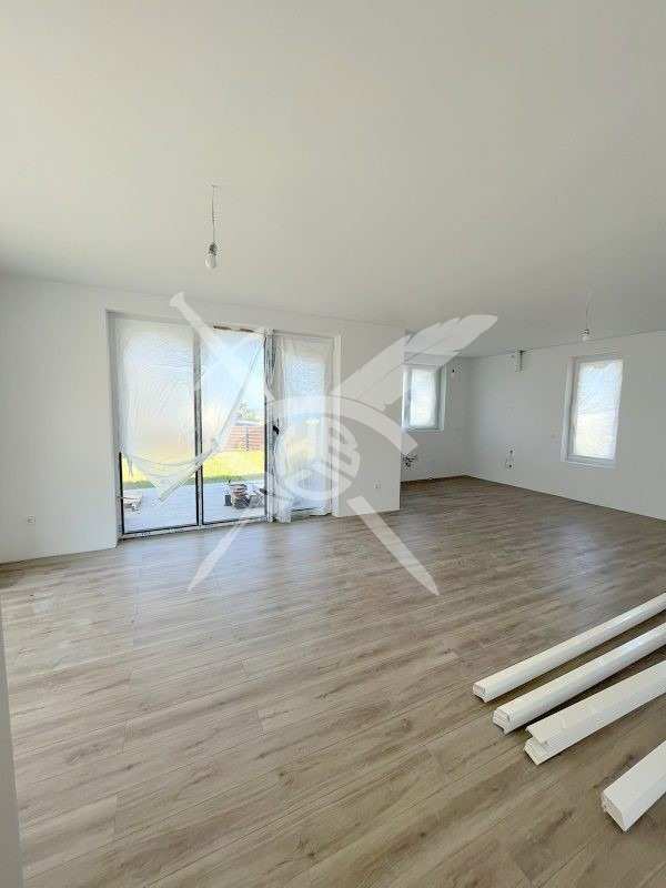 Продава  къща с. Синеморец, област Бургас
      151 кв.м