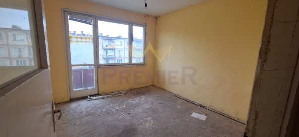 Продава 4-стаен, гр. девня, област варна