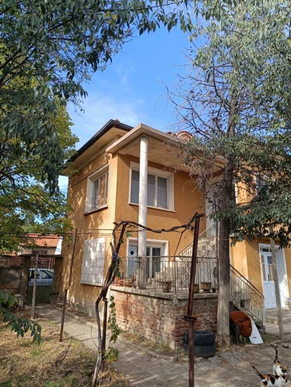 Продава  къща с. Хрищени, област Стара Загора
      110 кв.м