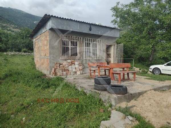 Продава вила, гр. карлово, област пловдив