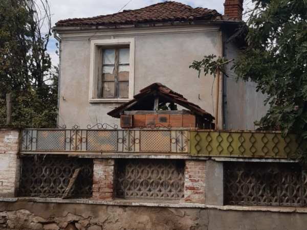 Продава  къща с. Зелениково, област Пловдив
      100 кв.м