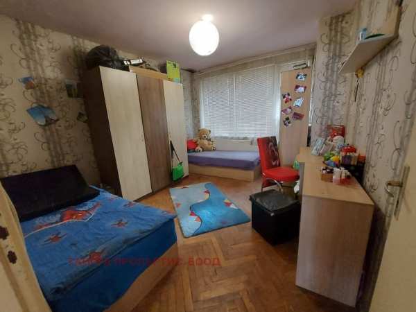 Продава 2-стаен, гр. радомир, област перник