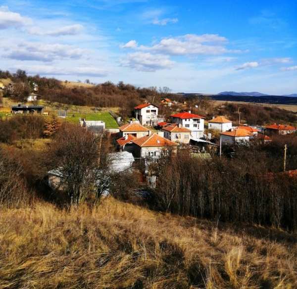 Продава парцел, с. черна гора, област перник